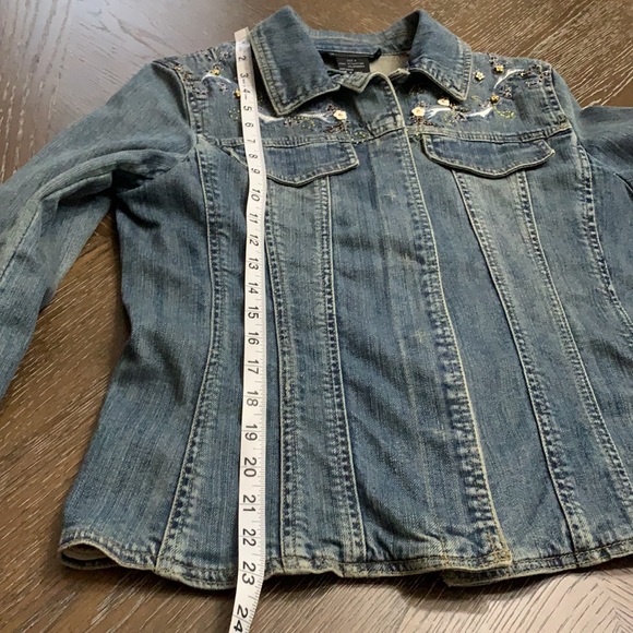 Brandon Thomas blue medium wash denim jean jacket with decorative beading - Picture 16 of 17